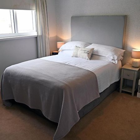 Woodlands Guest House ซอนเดอร์สฟุต ภายนอก รูปภาพ