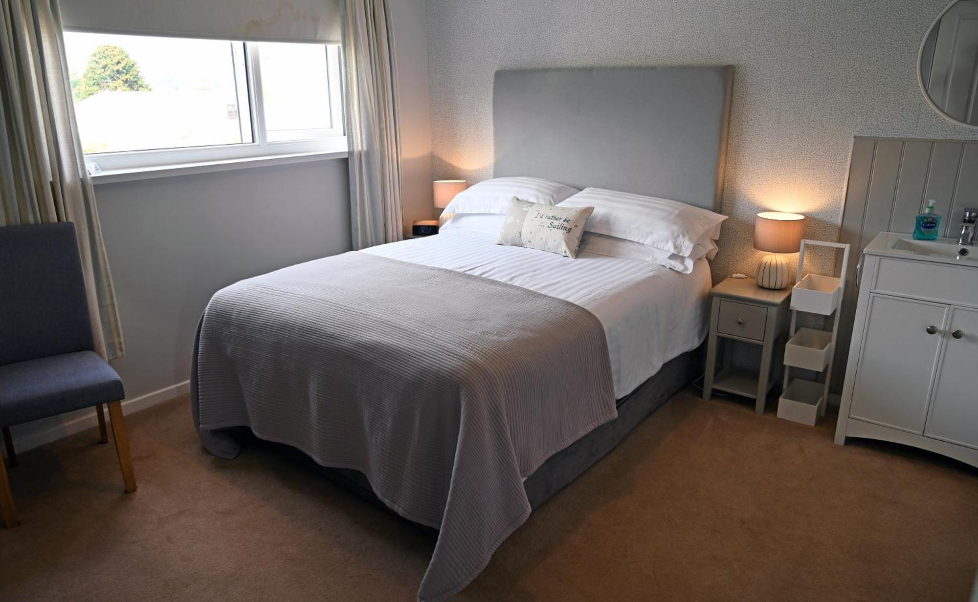 Woodlands Guest House ซอนเดอร์สฟุต ภายนอก รูปภาพ