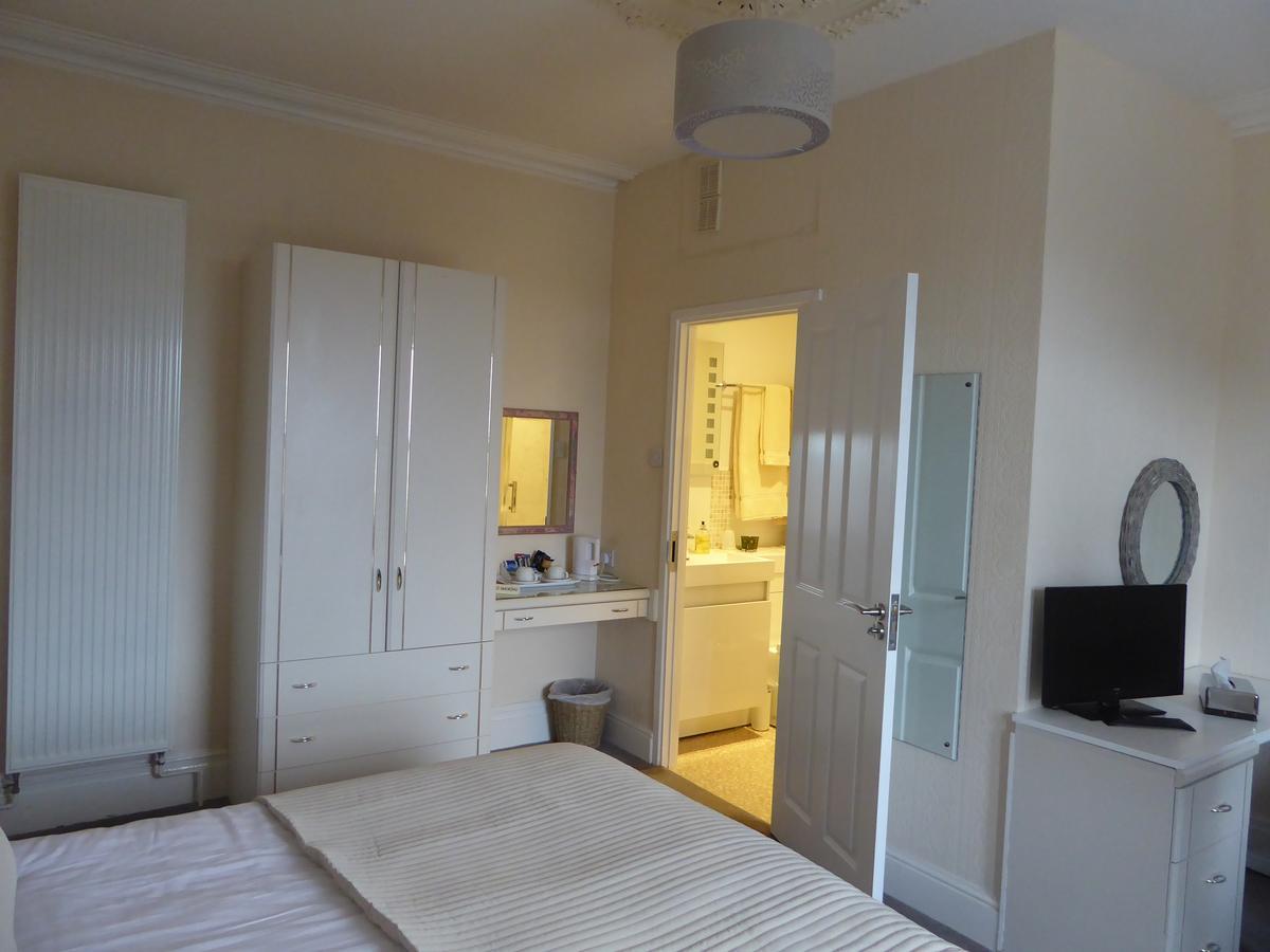 Woodlands Guest House ซอนเดอร์สฟุต ภายนอก รูปภาพ