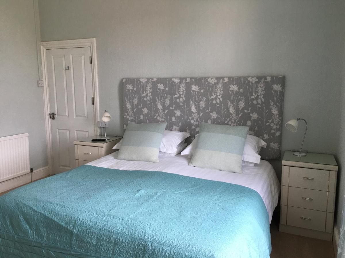 Woodlands Guest House ซอนเดอร์สฟุต ภายนอก รูปภาพ